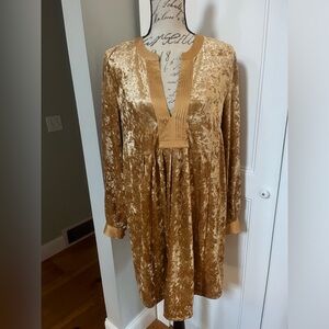 Boston Proper Crushed Gold Velvet Dress. Women’s Size: M.